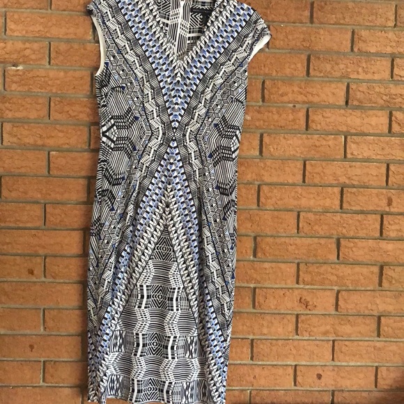 White House Black Market Dresses & Skirts - 💙WHBM💙CONTRAST GEO SLEEVELESS SHEATH DRESS💙